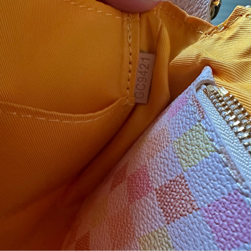 💓PENDING💓LV Pastel Checkered Clutch Pouchette Pouch chain - Picture 6 of 7